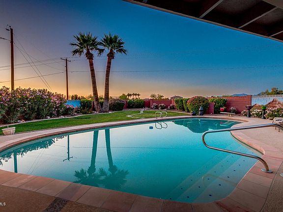 SPARKLING DIVING POOL