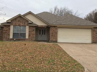 6318 Rising Meadow Dr, Arlington, TX 76018