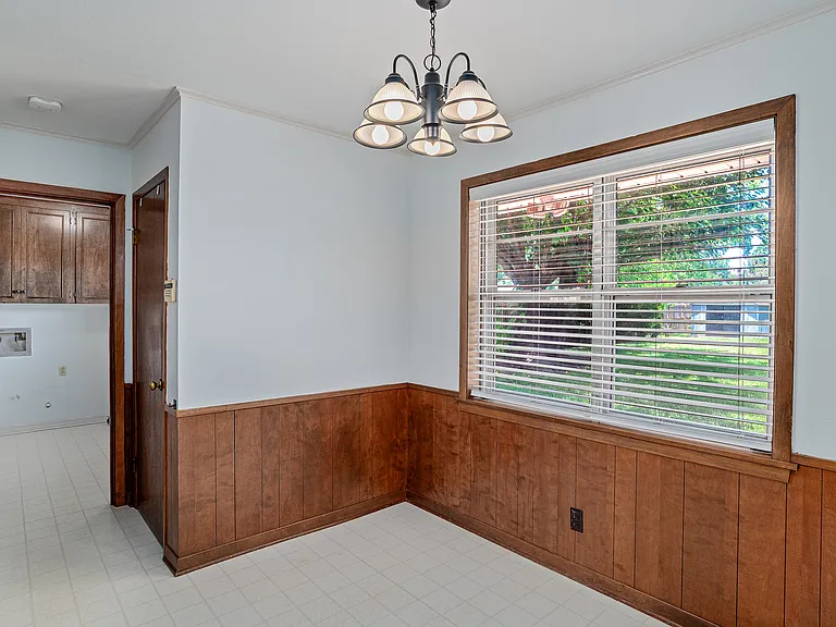 1554 Westbury Dr — Photo 12