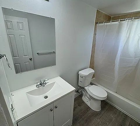 5th image of 5621 SW 36th Ct APT 103