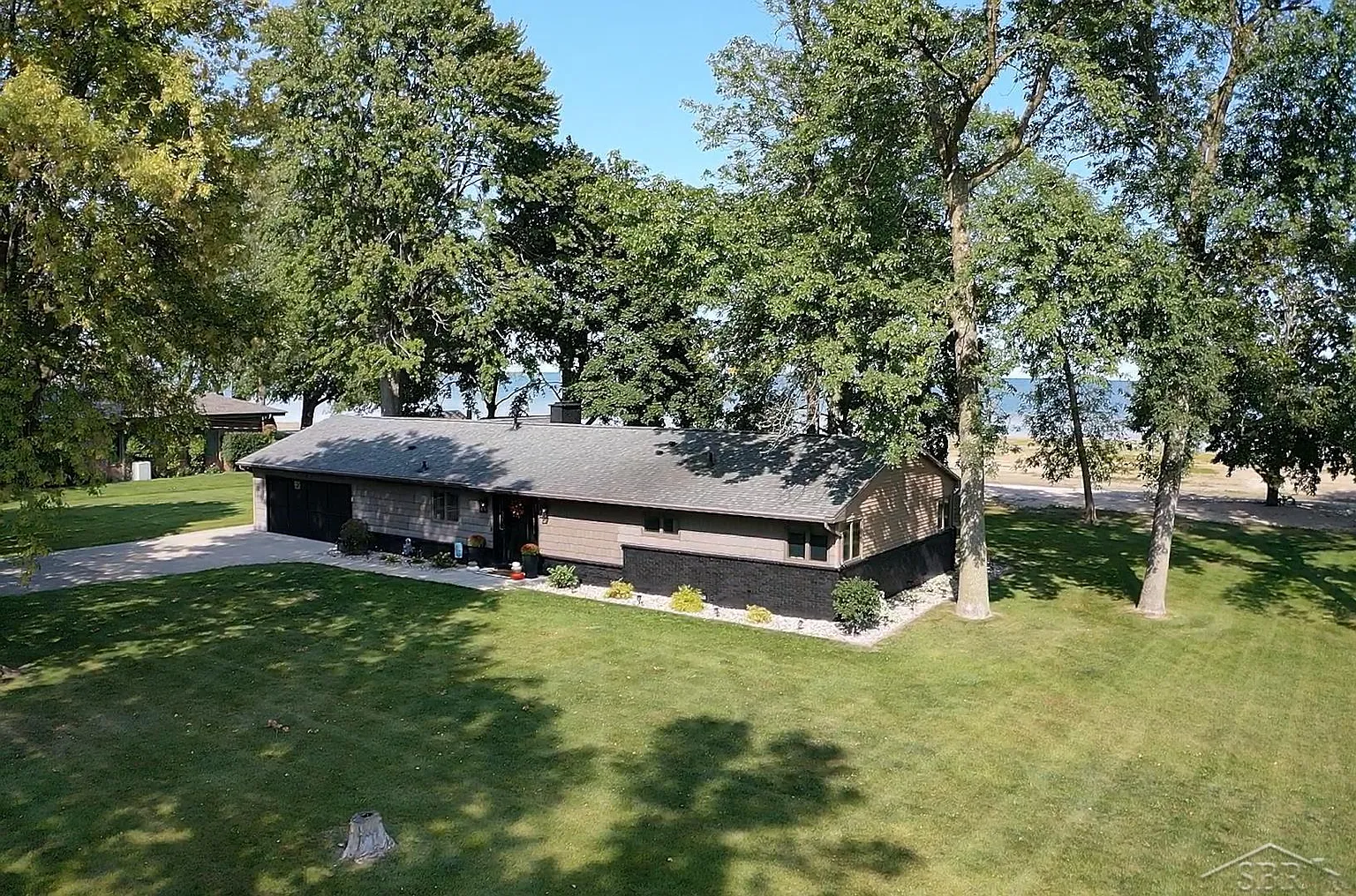 44 N Linwood Beach Rd photo 1
