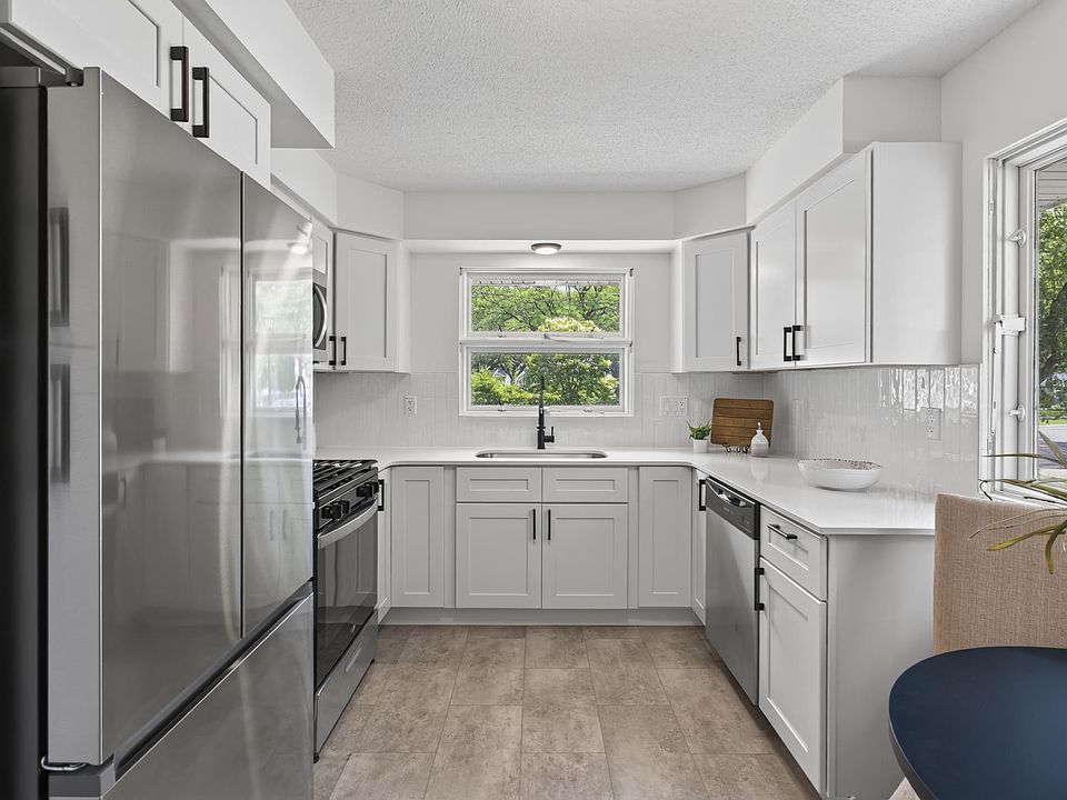 1st image of 2355 Nokomis Ave
