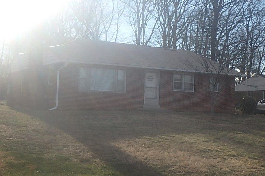 2nd image of 11508B Fingerboard Rd