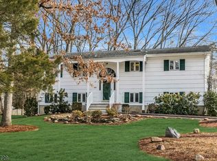 25 Lurline Dr, Basking Ridge, NJ 07920