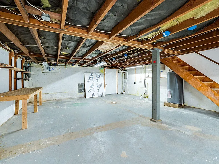 4 S Buttonwood St — Photo 19