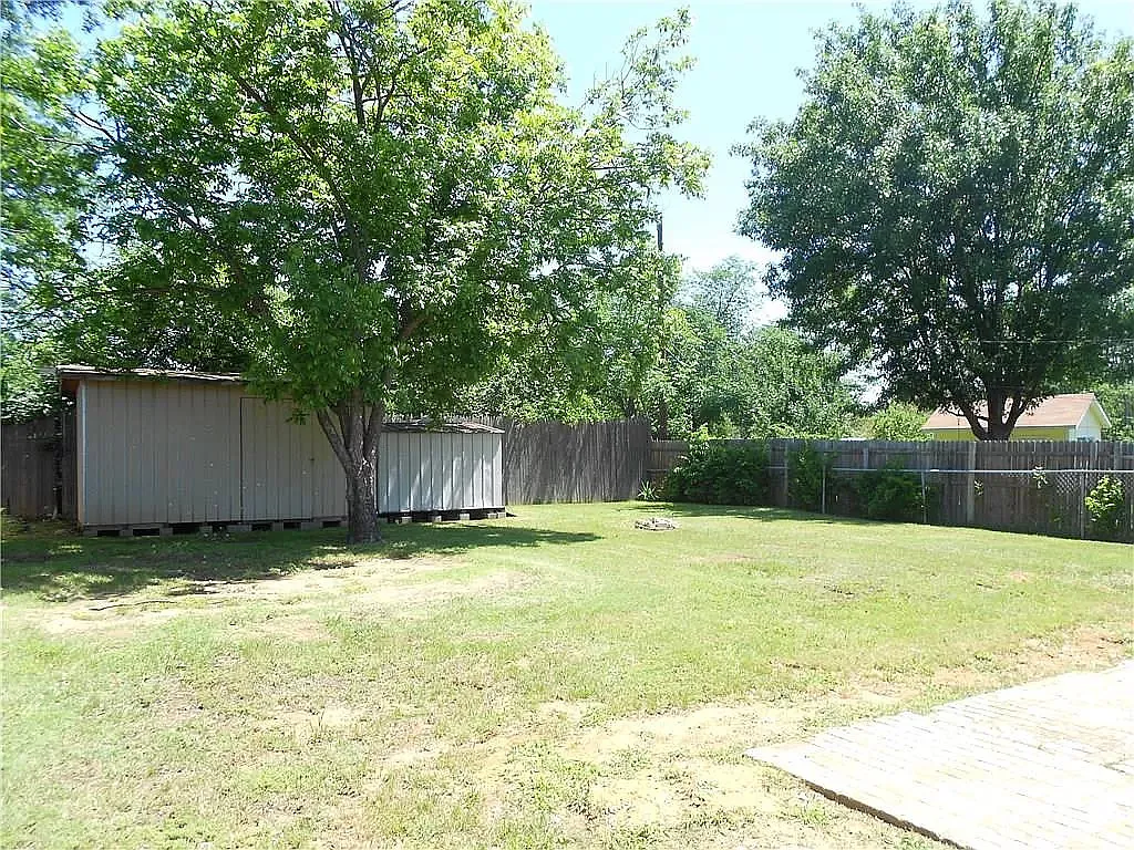 Crane Dr 606 - 1 — Photo 4