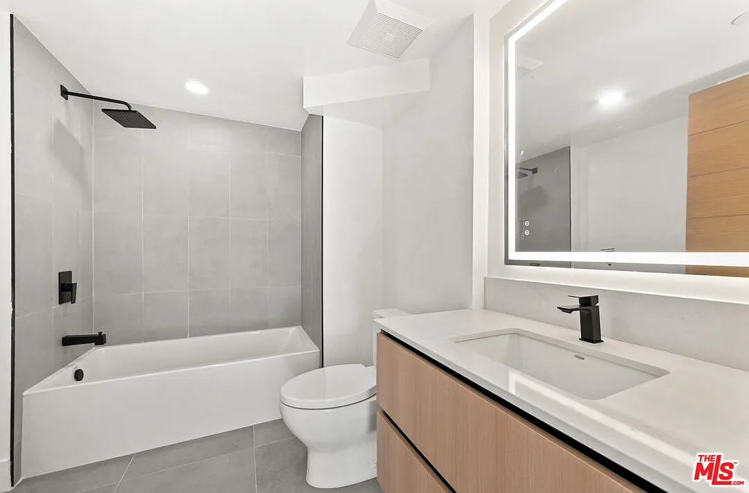 2 bed, 1.0 bath, $3,395 — Photo 4