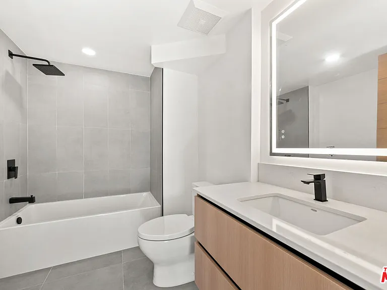 11013 Hartsook St #504 — Photo 5