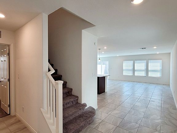 3rd image of 8139 Seminario Ave