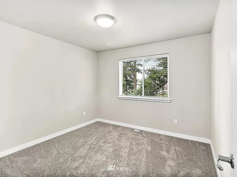 16307 8th Ave E — Photo 10