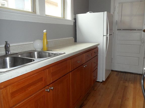 5th image of 1625 W Greenleaf Ave #3