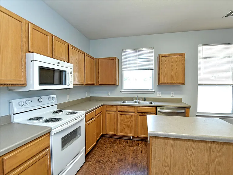 303 Banner Ave — Photo 12
