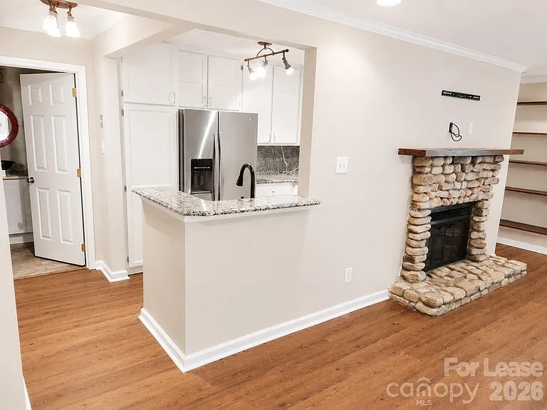 1109 E Morehead St #10 — Photo 8
