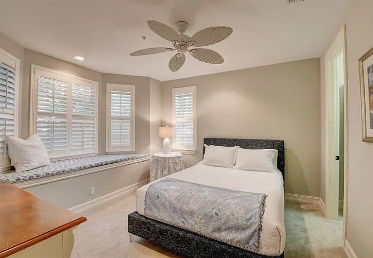 306 E Mallory Cir — Photo 29