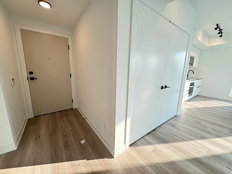327 King St W #3203 — Photo 9