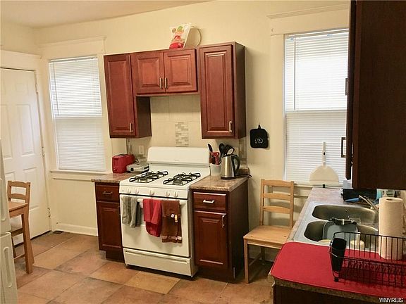 5th image of 208 E Delavan Ave
