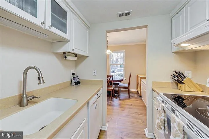 6415 Old Scotts Ct — Photo 10