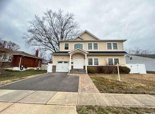 10 Lincoln Rd, Plainview, NY 11803