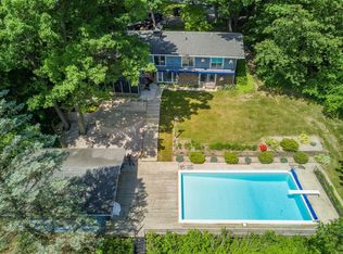 208 Meadowridge Ct, Valparaiso, IN 46385