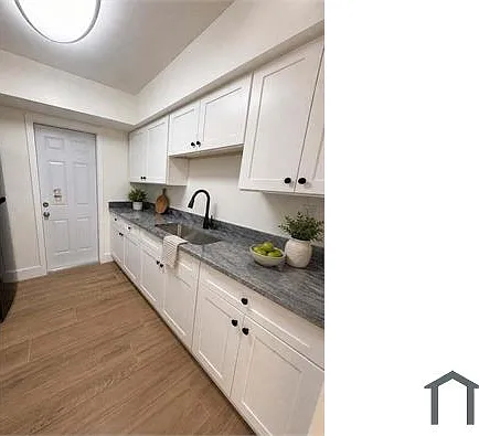 7830 SW 10th Ct — Photo 2