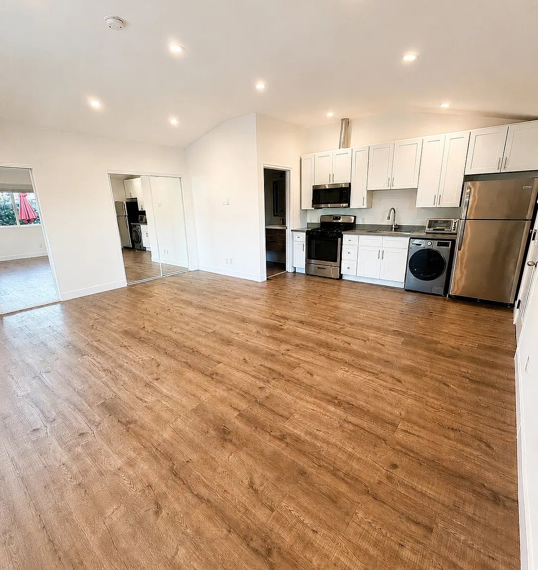 Studio, 400 sqft, $2,200 — Photo 3