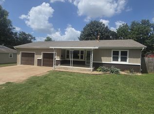 3049 S Parkview Ave, Springfield, MO 65804