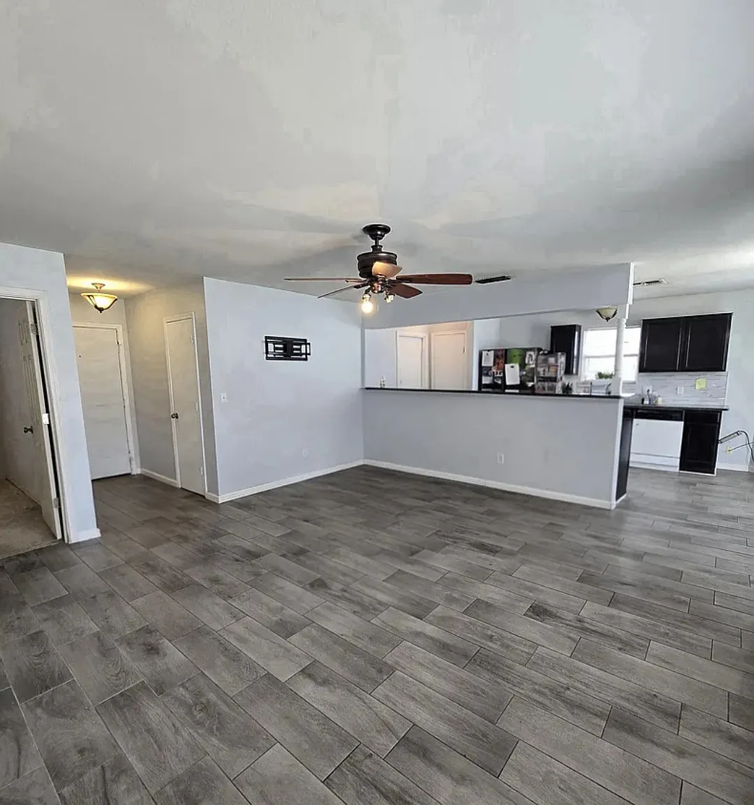 3 bed, 1084 sqft, $1,900 — Photo 4