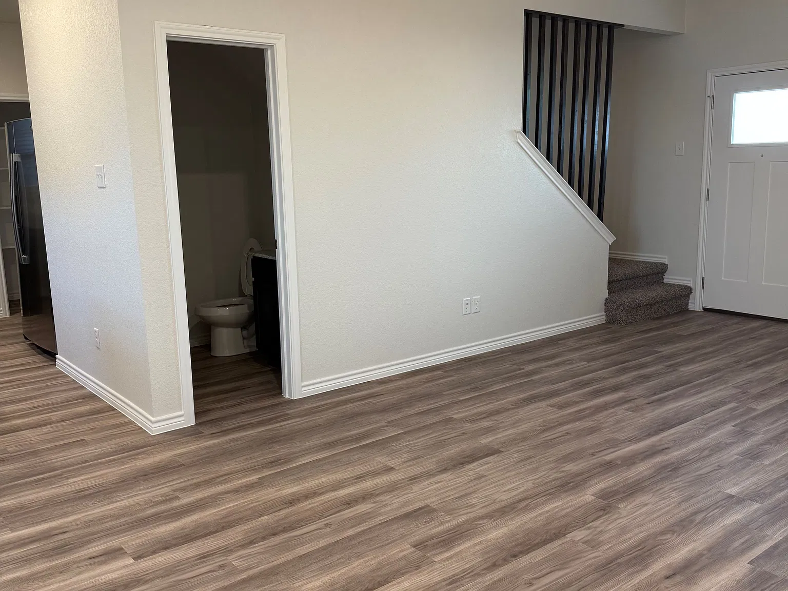3 bed, 2.5 bath, 1554 sqft, $1,600 — Photo 2