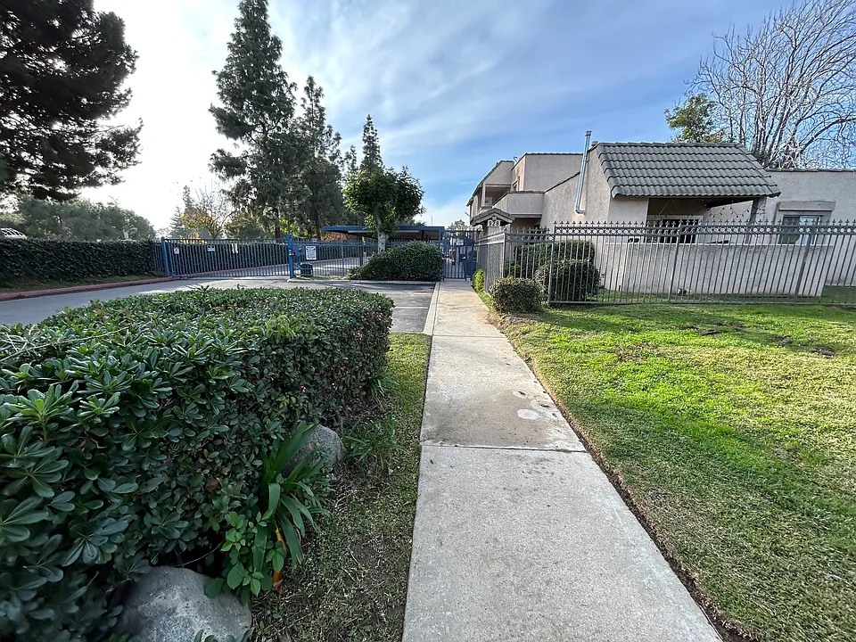928 S Cypress Ave #22