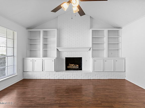 3rd image of 1522 Hawthorne Pl