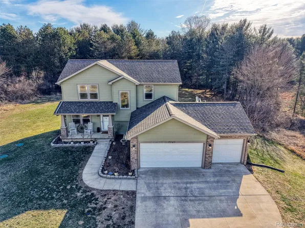 7047 Bennington Greens Dr, Owosso, MI 48867