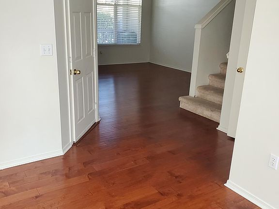 4th image of 17705 NE 96th Way Unit 2