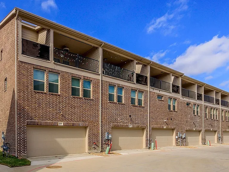 325 Baker Dr — Photo 4