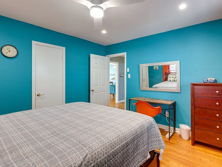 4517 Avenue P 1/2 — Photo 17