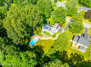 9 Woods Way, Clifton Park, NY 12065