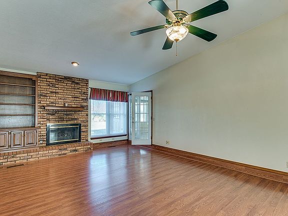 2nd image of 1901 Bowling Green Pl