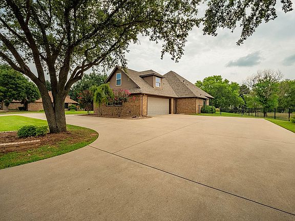 3rd image of 1105 Meadowlark Ln