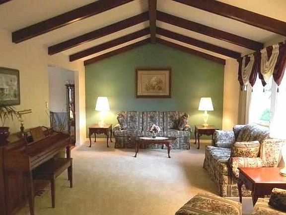 Cathedral LR ceiling with bay window!