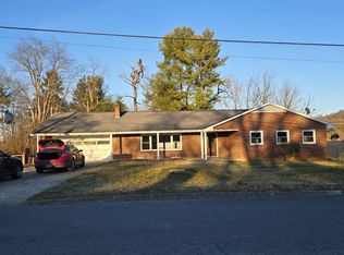 4116 Navaho Dr, Johnson City, TN 37604