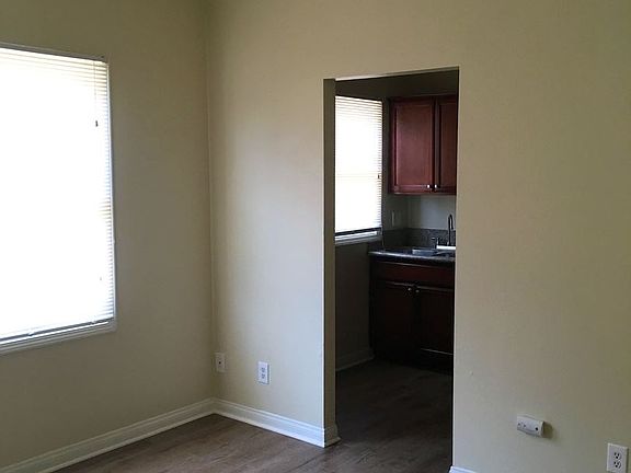 3rd image of 526 Magnolia Ave APT 06