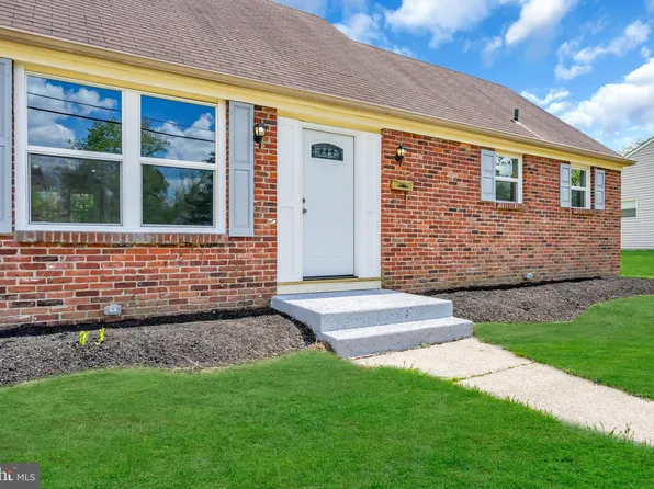 65 Linden Rd, Burlington, NJ 08016