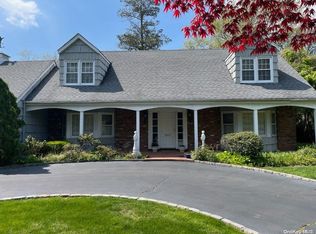 260 Ocean Ave, Lawrence, NY 11559