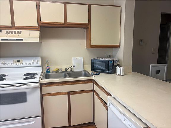 5th image of 8026 SW 21st Ct #8026