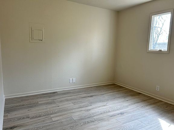 4th image of 708 W 10th St Unit D
