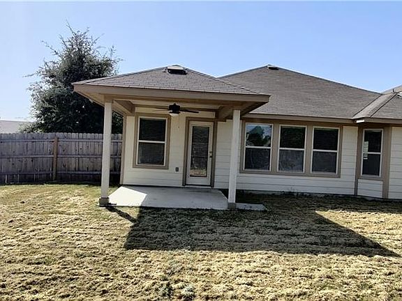 2nd image of 300 Quarry Ln