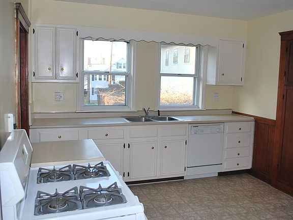 Eat in kitchen