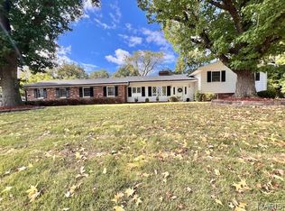 4904 Paris Dr, Godfrey, IL 62035