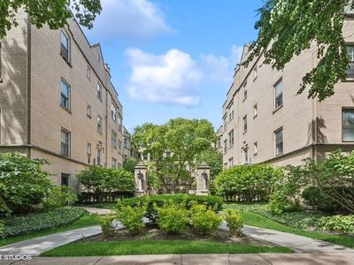 680 Hinman Ave APT 2H, Evanston, IL, 60202