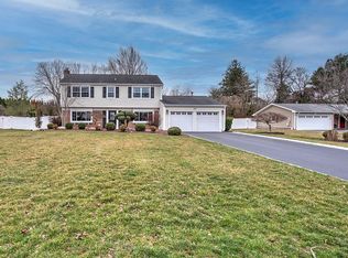 20 Grayson Ln, Manalapan, NJ 07726