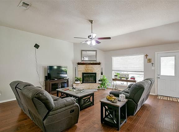 4th image of 3707 Country Ln